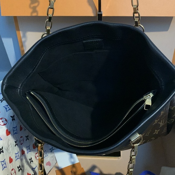 ❌SOLD❌2015 authentic Louis Vuitton Pallas black leather and monogram shoulder - Picture 15 of 17